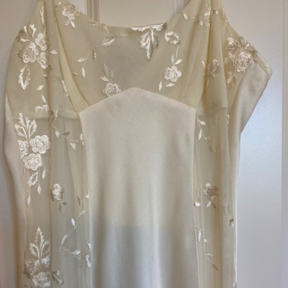 Flora Nirooz Embroidered Satin Nightgown Long Light Cream Size Large - Picture 5 of 13
